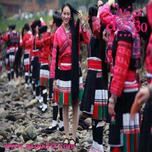 زنانی با بلندترین موهای سر جهان